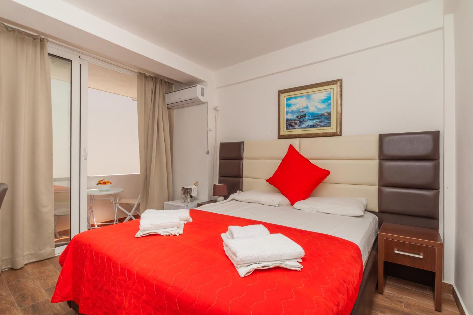 David Apartments And Rooms Dobra Voda Bagian luar foto