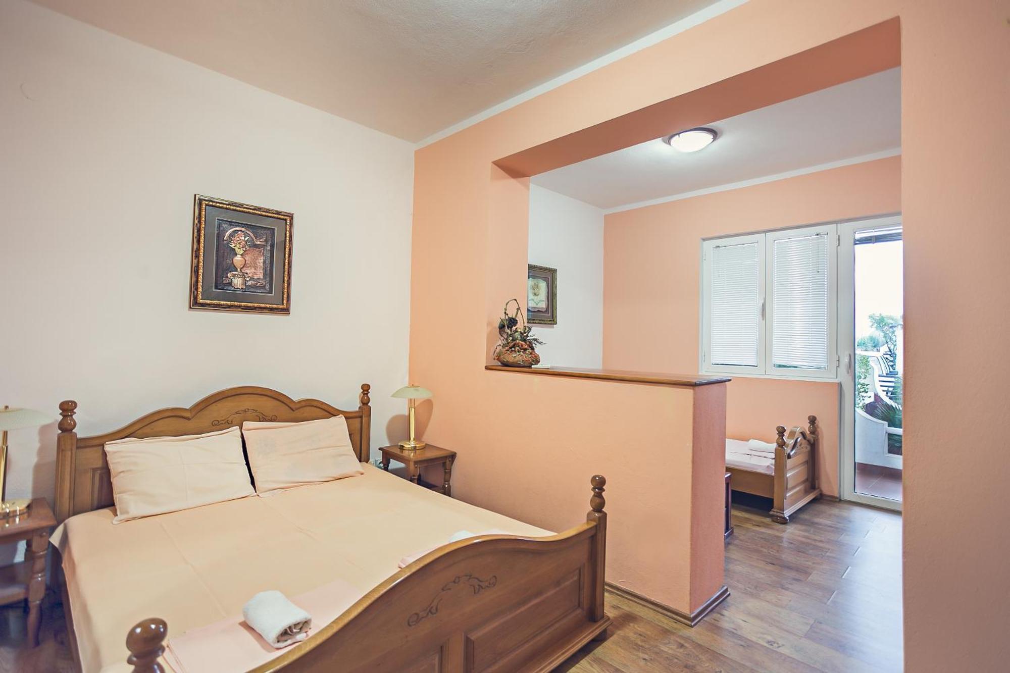 David Apartments And Rooms Dobra Voda Bagian luar foto