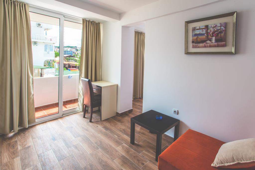 David Apartments And Rooms Dobra Voda Bagian luar foto