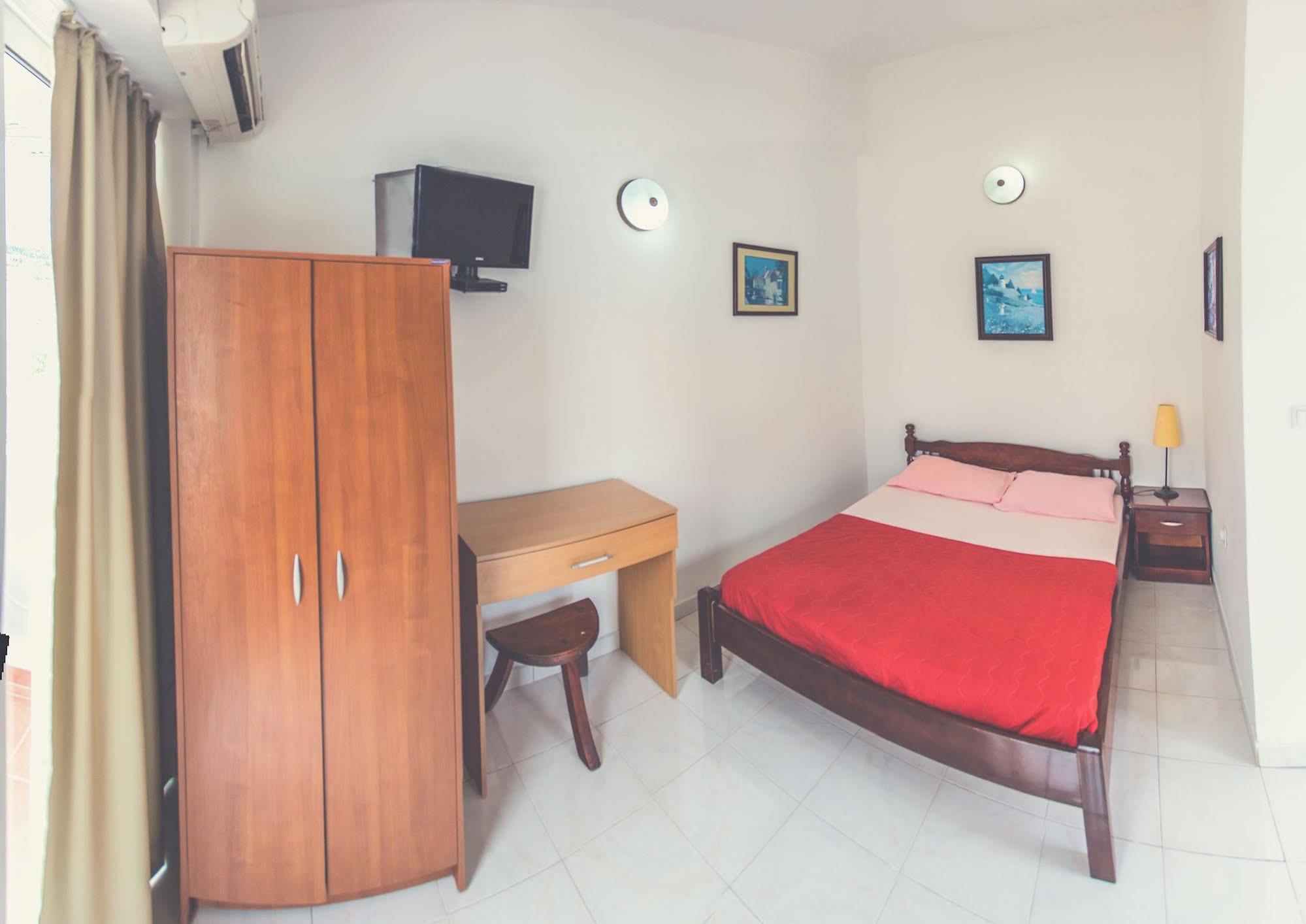 David Apartments And Rooms Dobra Voda Bagian luar foto