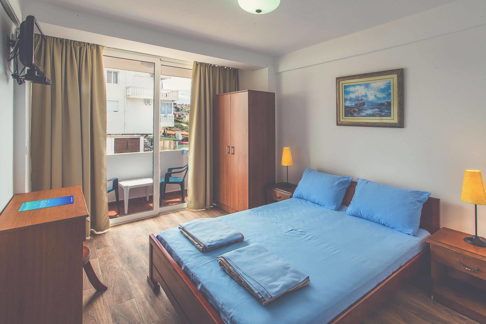 David Apartments And Rooms Dobra Voda Bagian luar foto